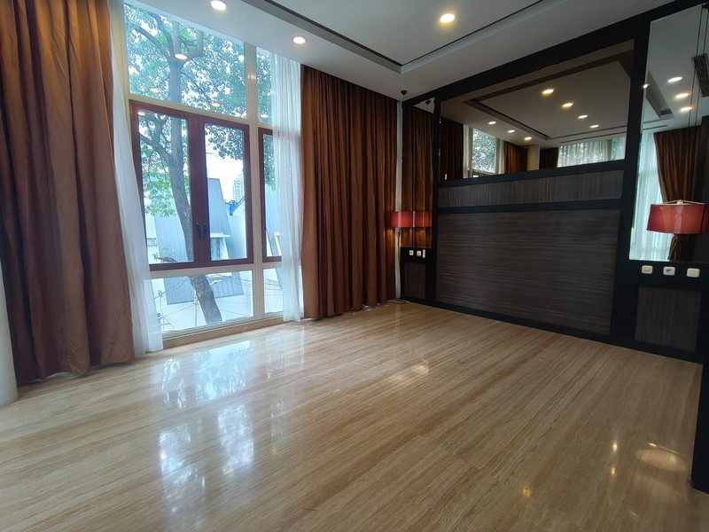 Rumah Hunian Elit Di Daerah Simprug, Jakarta Selatan