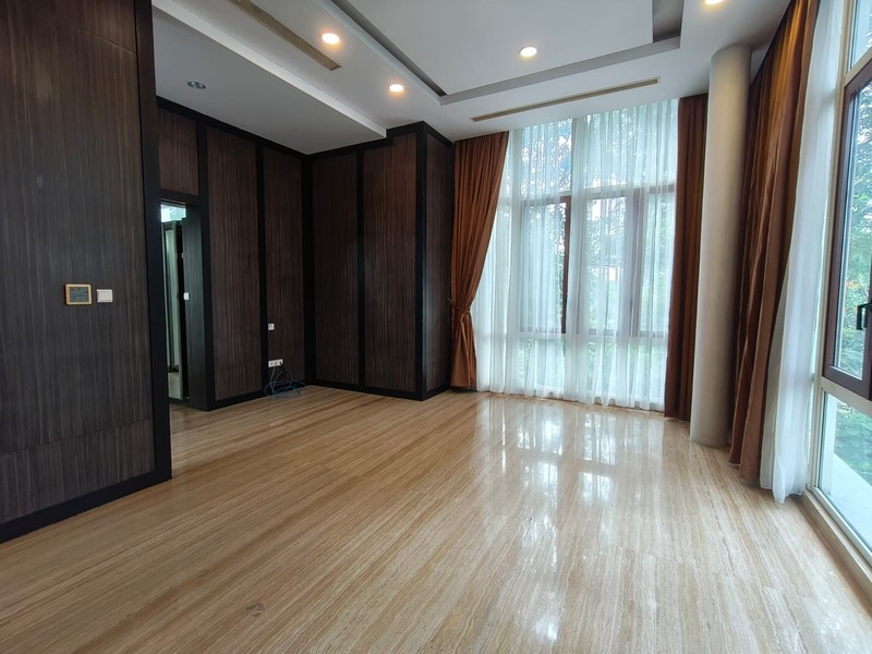 Rumah Hunian Elit Di Daerah Simprug, Jakarta Selatan