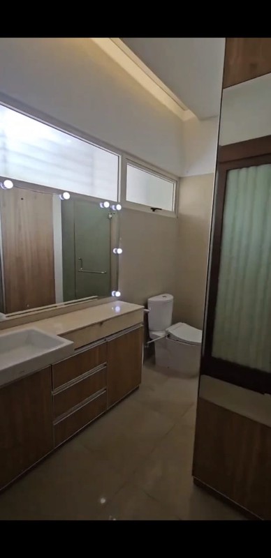 Disewakan rumah di serenia Hills Jakarta Selatan