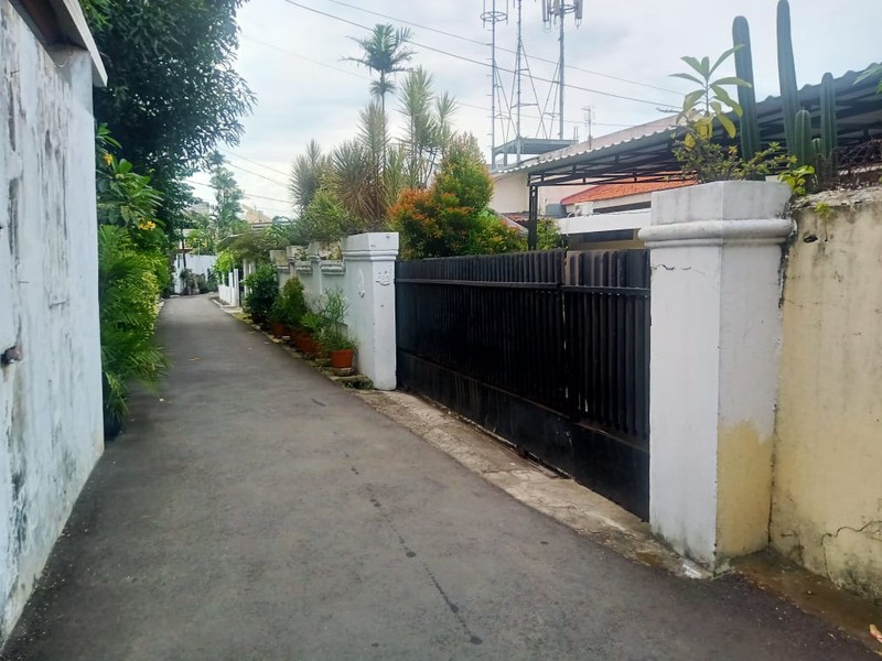 Rumah di Jakarta Pusat LT 860 m2 LB 1000 m2 dengan KT 13+6 KM 3 sudah SHM