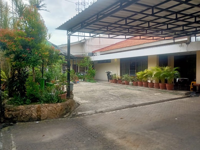 Rumah di Jakarta Pusat LT 860 m2 LB 1000 m2 dengan KT 13+6 KM 3 sudah SHM