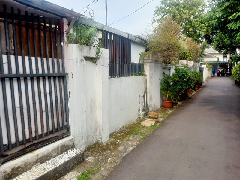Rumah di Jakarta Pusat LT 860 m2 LB 1000 m2 dengan KT 13+6 KM 3 sudah SHM