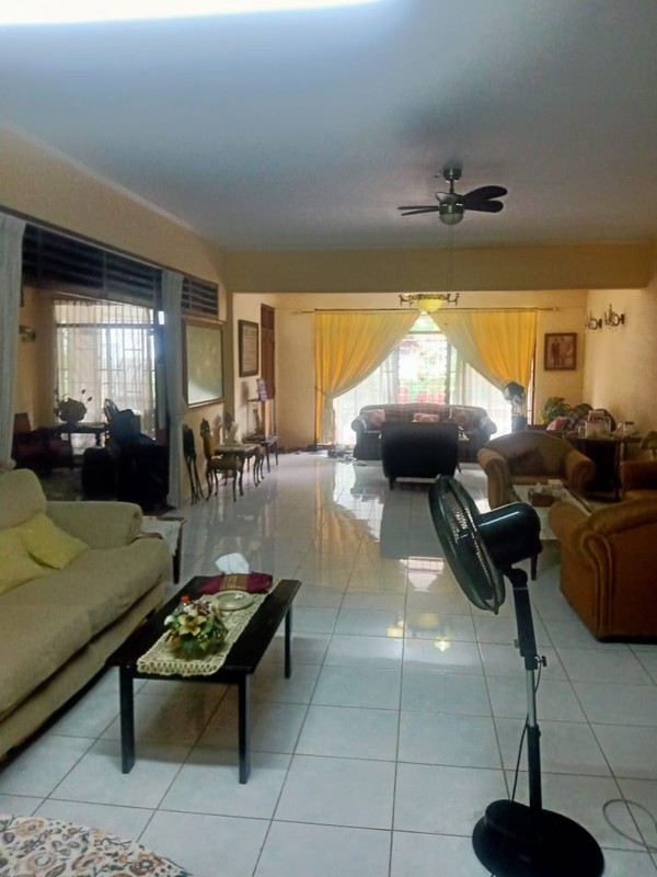 Rumah di Jakarta Pusat LT 860 m2 LB 1000 m2 dengan KT 13+6 KM 3 sudah SHM