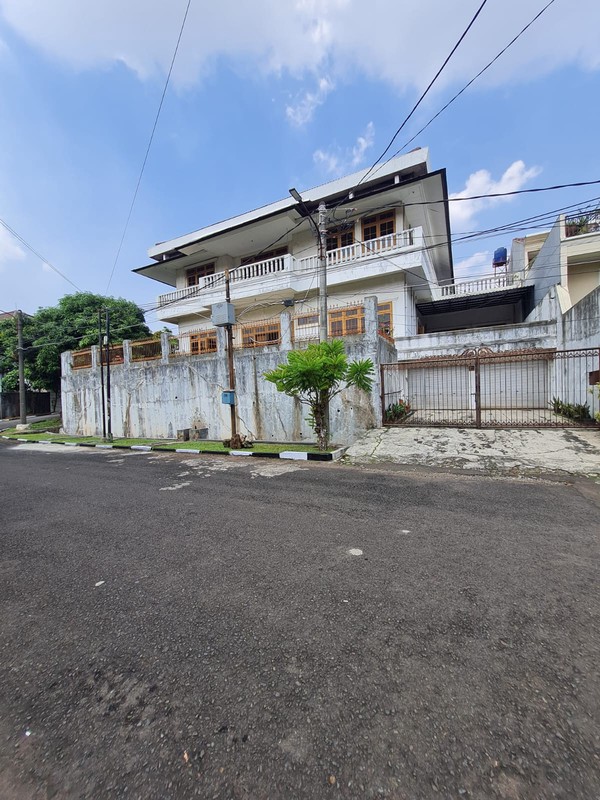Rumah Mewah di Bukit Cinere Indah - Lahan Luas, Cocok untuk Hunian Keluarga Besar