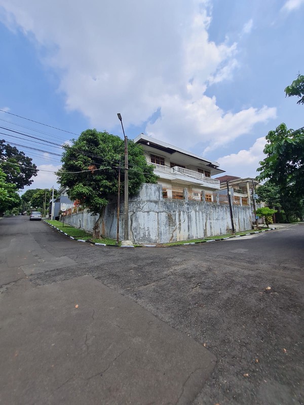 Rumah Mewah di Bukit Cinere Indah - Lahan Luas, Cocok untuk Hunian Keluarga Besar