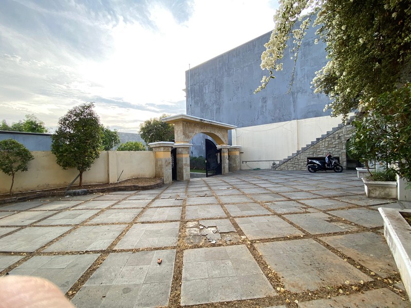 DISEWAKAN RUMAH MEWAH SPANISH STYLE DI VILLA RIVIERRA - PAKUWON CITY