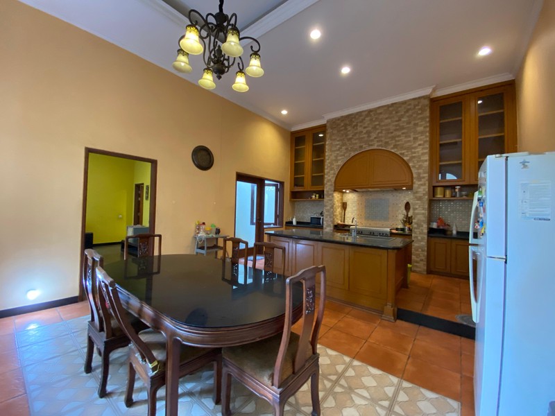 DISEWAKAN RUMAH MEWAH SPANISH STYLE DI VILLA RIVIERRA - PAKUWON CITY