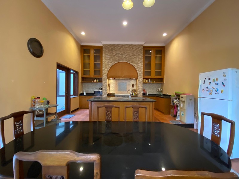 DISEWAKAN RUMAH MEWAH SPANISH STYLE DI VILLA RIVIERRA - PAKUWON CITY