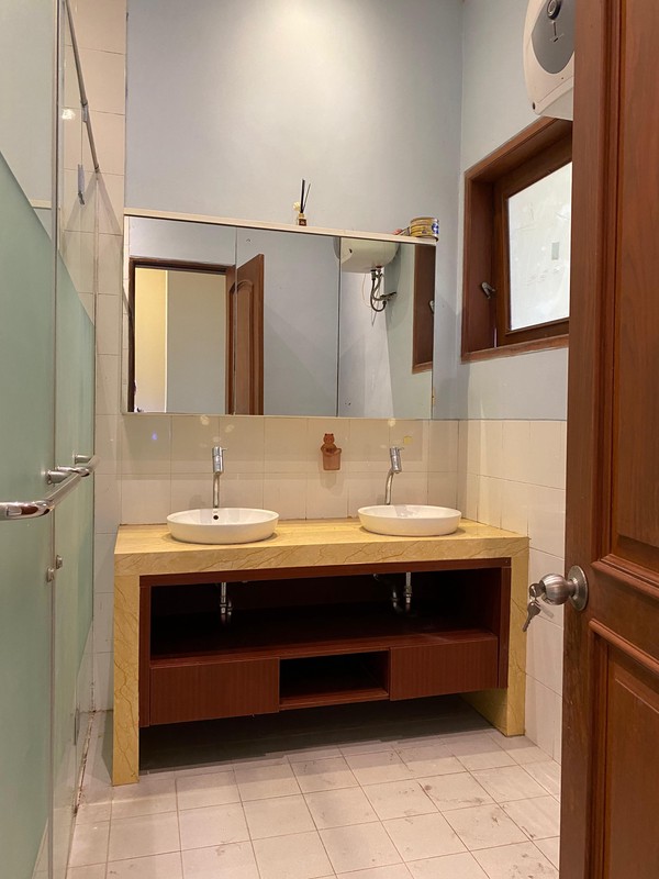 DISEWAKAN RUMAH MEWAH SPANISH STYLE DI VILLA RIVIERRA - PAKUWON CITY