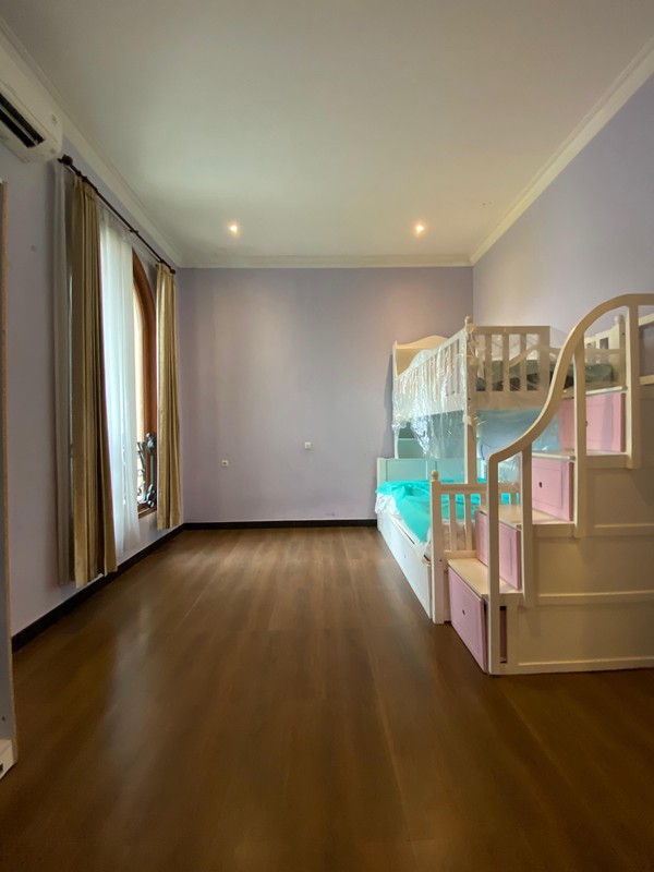 DISEWAKAN RUMAH MEWAH SPANISH STYLE DI VILLA RIVIERRA - PAKUWON CITY