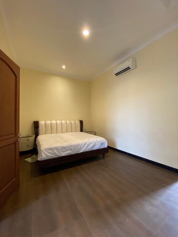 DISEWAKAN RUMAH MEWAH SPANISH STYLE DI VILLA RIVIERRA - PAKUWON CITY