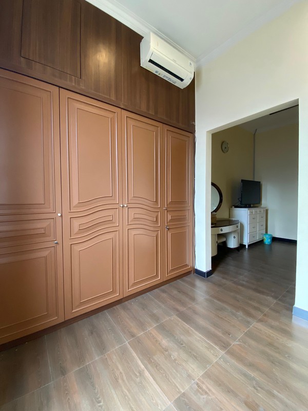 DISEWAKAN RUMAH MEWAH SPANISH STYLE DI VILLA RIVIERRA - PAKUWON CITY