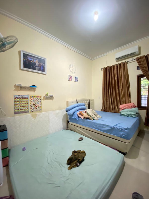 Dijual rumah nyaman dengan bangunan kokoh dan layout fungsional di kawasan Meruyung, Limo. Lokasi strategis, akses mudah ke berbagai fasilitas umum.