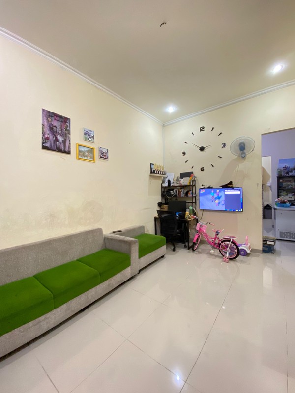 Dijual rumah nyaman dengan bangunan kokoh dan layout fungsional di kawasan Meruyung, Limo. Lokasi strategis, akses mudah ke berbagai fasilitas umum.