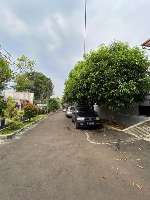 Dijual rumah nyaman dengan bangunan kokoh dan layout fungsional di kawasan Meruyung, Limo. Lokasi strategis, akses mudah ke berbagai fasilitas umum.
