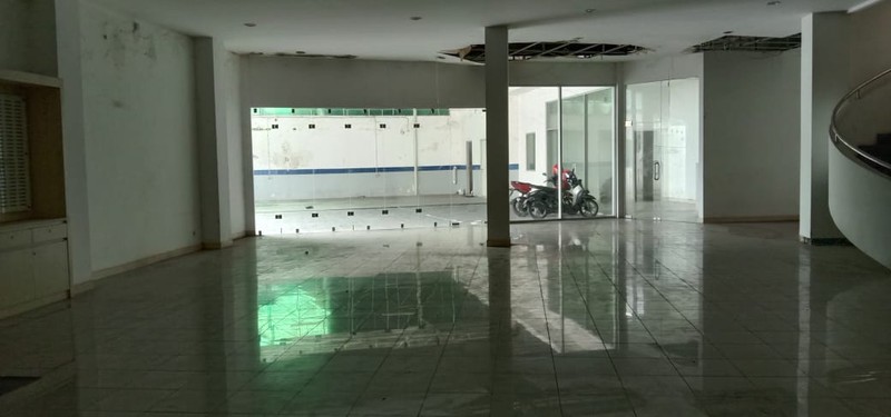 Disewakan Murah Gedung 2 Lantai di Jalan Mayjend Sungkono, Surabaya