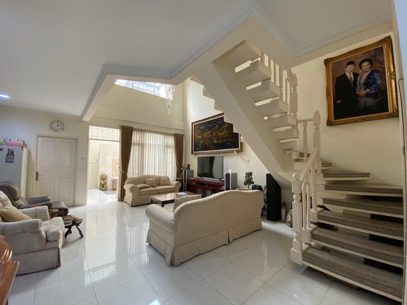 Rumah Terawat dan Rapi dalam Komplek Ternama di Cinere