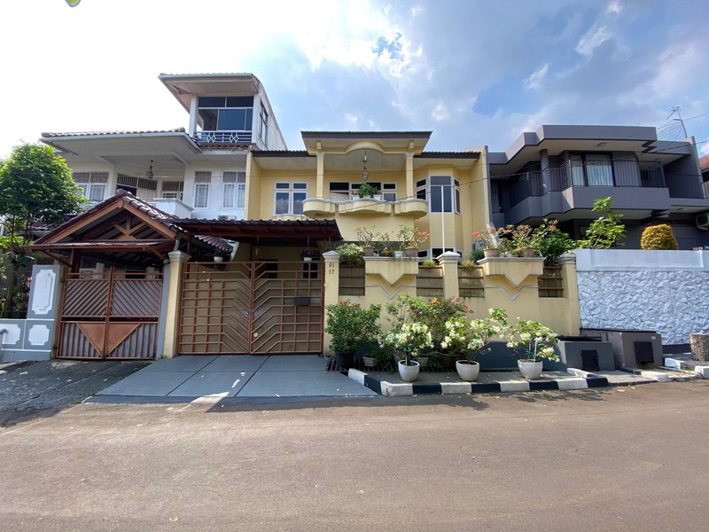 Rumah Terawat dan Rapi dalam Komplek Ternama di Cinere