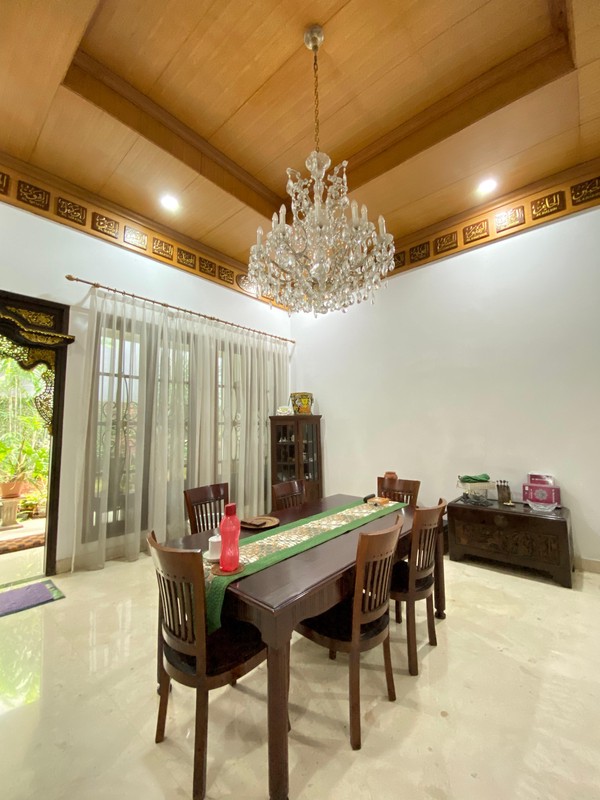 Rumah Etnik Mewah di Cinere