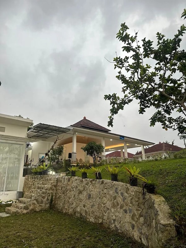 Villa Asri dengan Halaman Luas Lingkungan Nyaman @Ciawi, Bogor