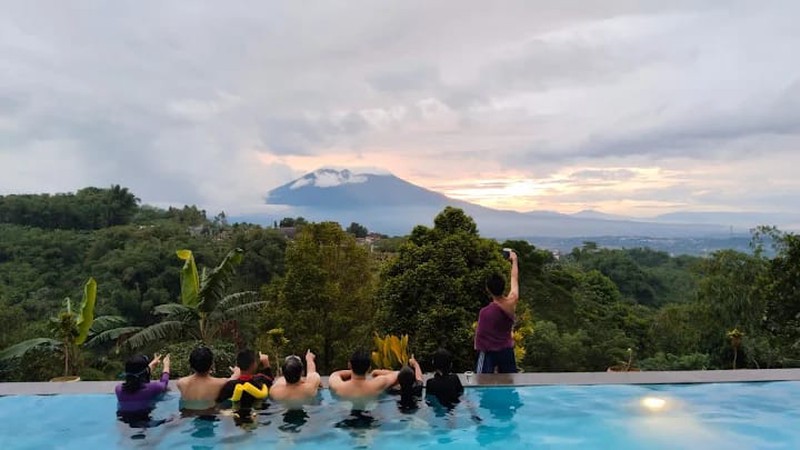 Villa Asri dengan Halaman Luas Lingkungan Nyaman @Ciawi, Bogor