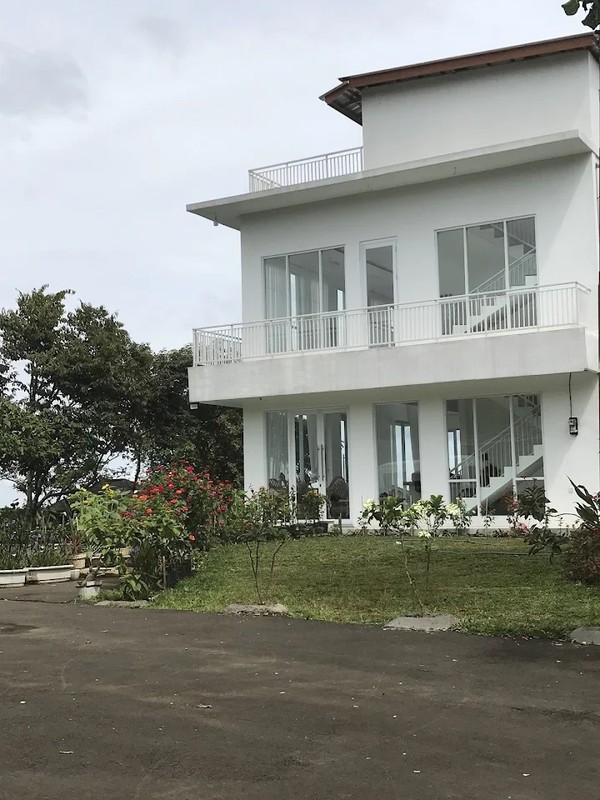 Villa Asri dengan Halaman Luas Lingkungan Nyaman @Ciawi, Bogor