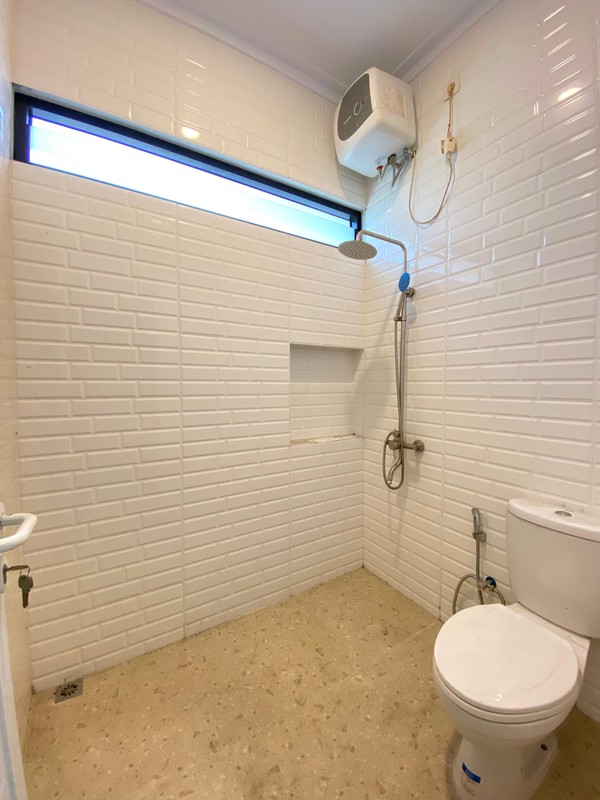 Rumah 2 lantai modern di Pondok Cabe