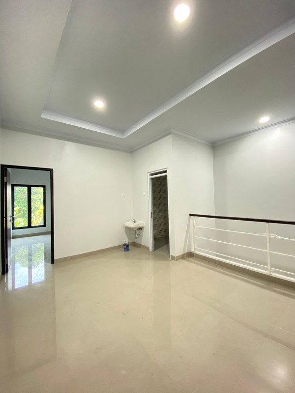 Rumah 2 lantai modern di Pondok Cabe