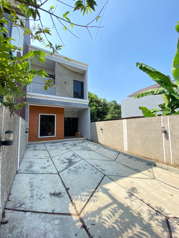 Rumah 2 lantai modern di Pondok Cabe