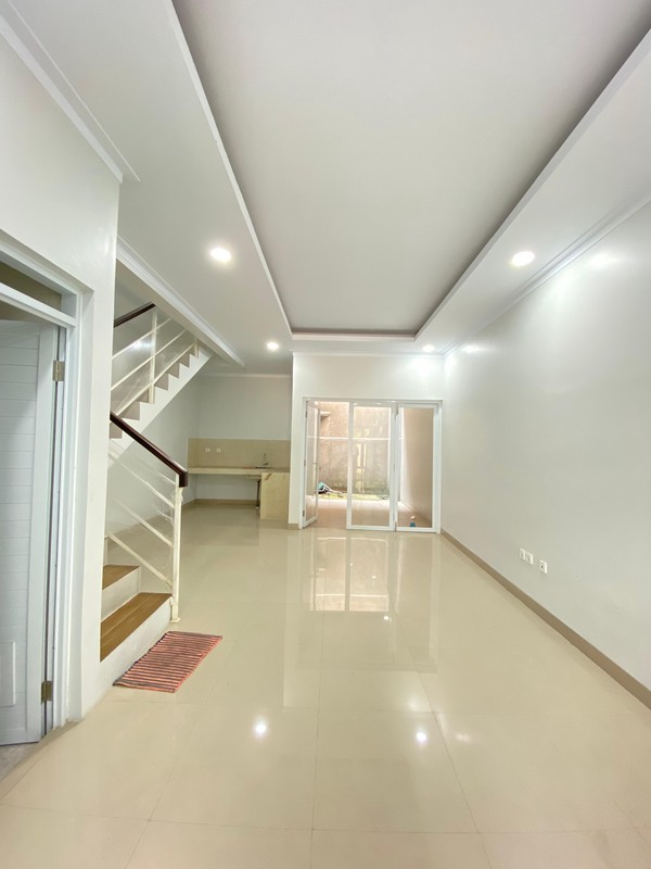 Rumah 2 lantai modern di Pondok Cabe