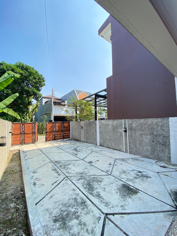 Rumah 2 lantai modern di Pondok Cabe