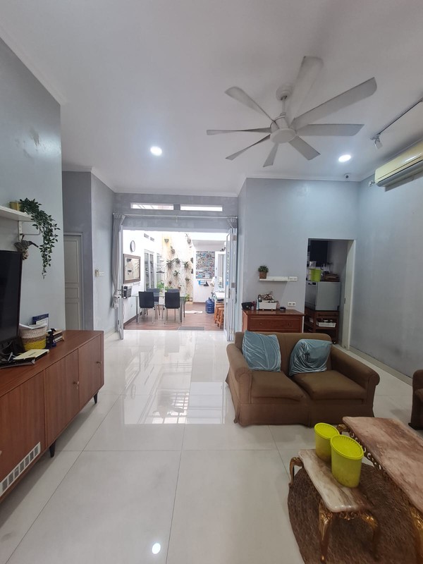 Rumah 2 lantai di komplek Bukit Cinere Indah 