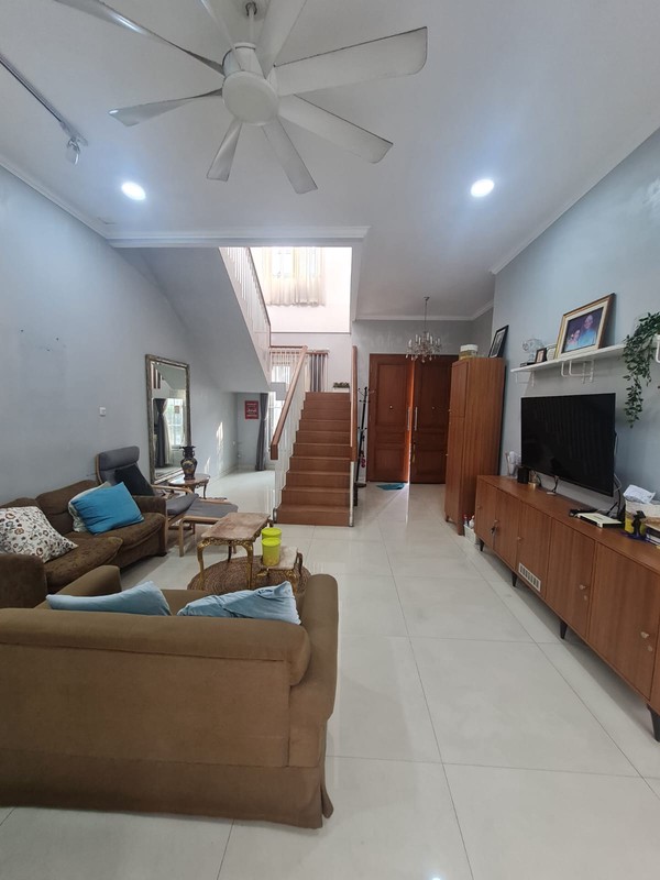 Rumah 2 lantai di komplek Bukit Cinere Indah 