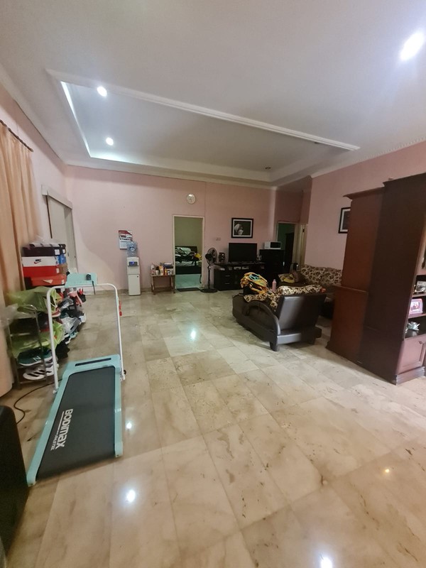 Rumah lama terawat di Bukit Cinere Indah 