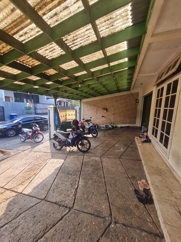 Rumah lama terawat di Bukit Cinere Indah 