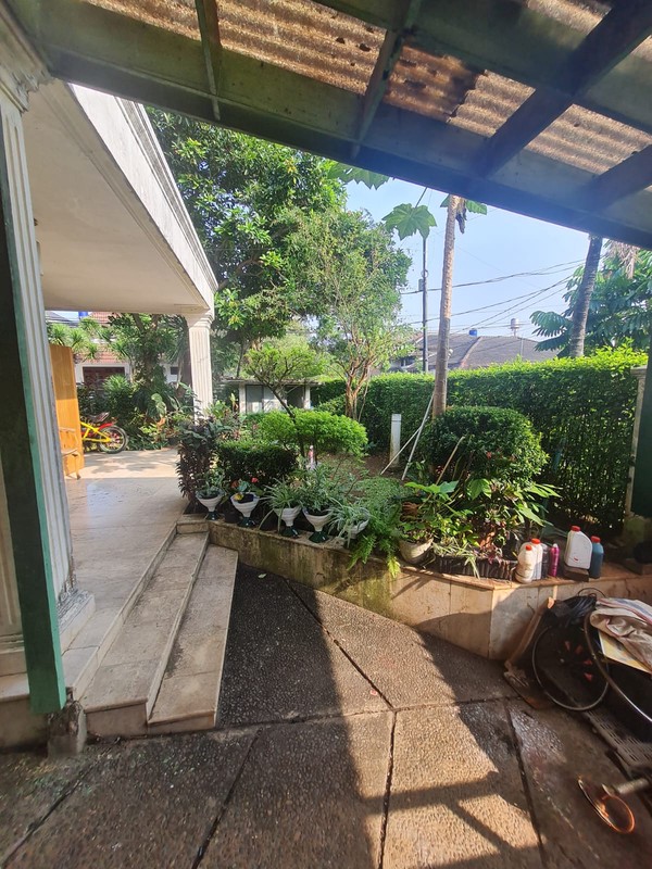 Rumah lama terawat di Bukit Cinere Indah 