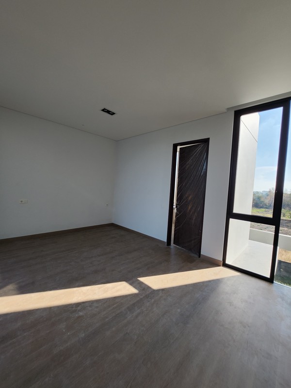Dijual Rumah Baru Waterfront Citraland Surabaya Special Garasi Carport Masuk 6 Mobil - Private Pool - Private Lift Optional Dekat Uc, Hokky Buah, Ciputra Hospital, Pakuwon Mall