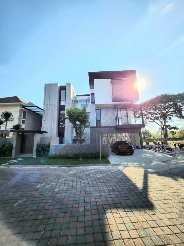 Dijual Rumah Baru Waterfront Citraland Surabaya Special Garasi Carport Masuk 6 Mobil - Private Pool - Private Lift Optional Dekat Uc, Hokky Buah, Ciputra Hospital, Pakuwon Mall