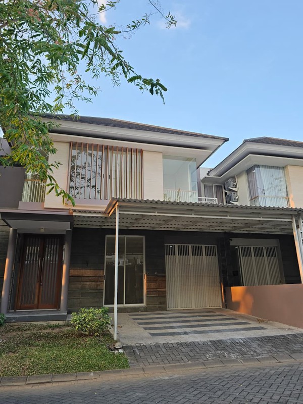 Sewa Rumah 2 Lantai Murah di Citraland The Greenlake Surabaya