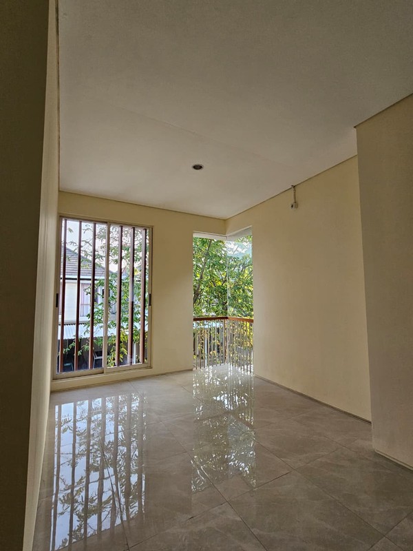 Sewa Rumah 2 Lantai Murah di Citraland The Greenlake Surabaya