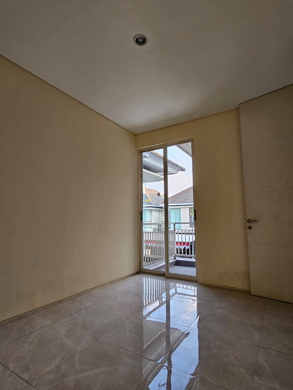 Sewa Rumah 2 Lantai Murah di Citraland The Greenlake Surabaya