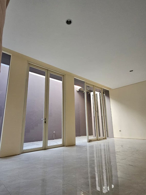 Sewa Rumah 2 Lantai Murah di Citraland The Greenlake Surabaya