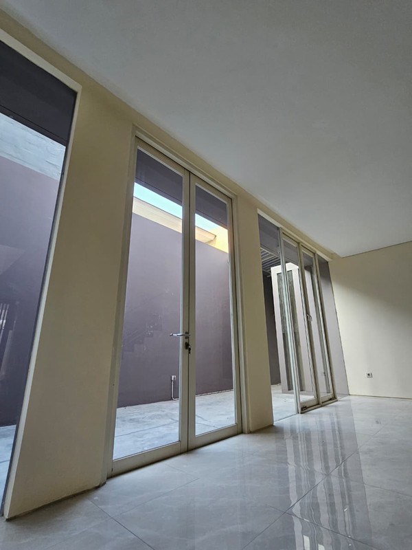 Sewa Rumah 2 Lantai Murah di Citraland The Greenlake Surabaya