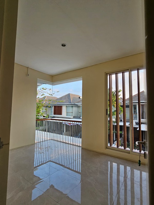 Sewa Rumah 2 Lantai Murah di Citraland The Greenlake Surabaya