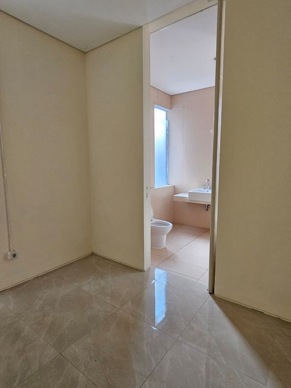 Sewa Rumah 2 Lantai Murah di Citraland The Greenlake Surabaya