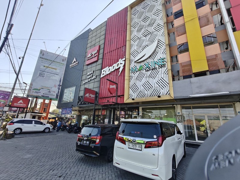 Sewa Ruko 4 Lantai di Raya Mastrip Wiyung Surabaya - Lokasi Dekat Tol Gunung Sari dan Area Komersil