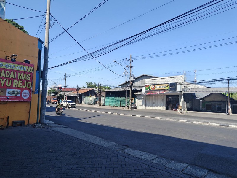 Sewa Ruko 4 Lantai di Raya Mastrip Wiyung Surabaya - Lokasi Dekat Tol Gunung Sari dan Area Komersil