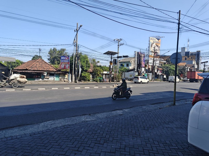 Sewa Ruko 4 Lantai di Raya Mastrip Wiyung Surabaya - Lokasi Dekat Tol Gunung Sari dan Area Komersil