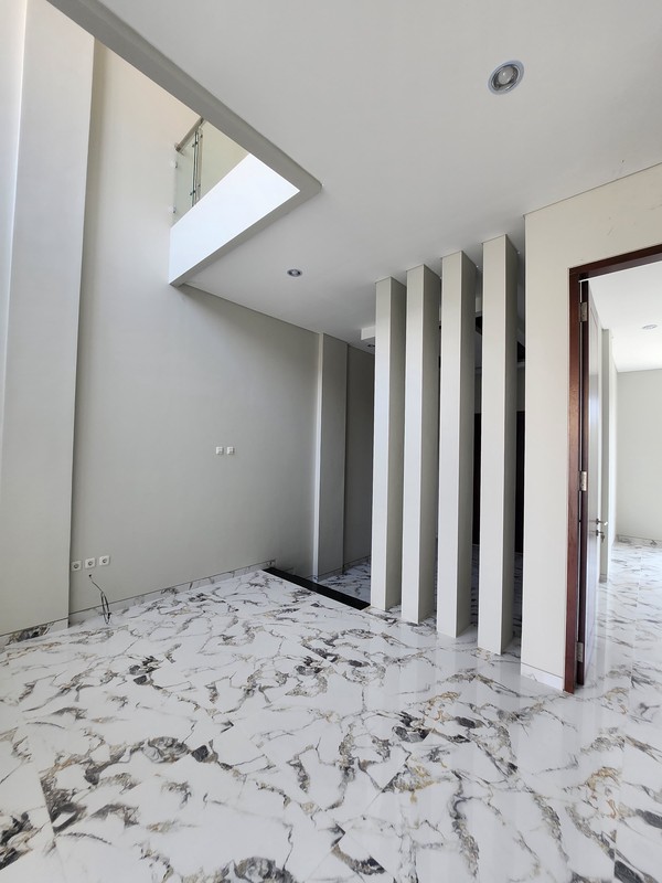 4 Milyar-an Rumah Surabaya Barat New Baru Modern - Babatan Pratama Spesial Row Jalan Raya Kembar Strategis Lokasi Dekat Pakuwon Mall, Citraland, Royal Residence
