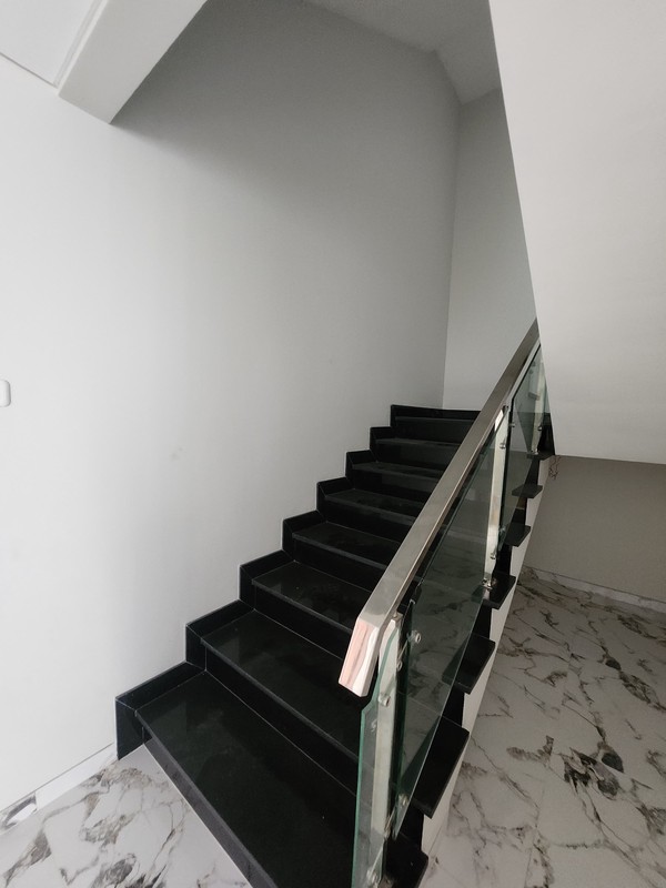 4 Milyar-an Rumah Surabaya Barat New Baru Modern - Babatan Pratama Spesial Row Jalan Raya Kembar Strategis Lokasi Dekat Pakuwon Mall, Citraland, Royal Residence